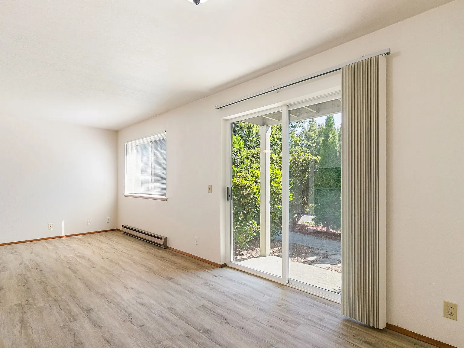 Mt. View Villas: Charming Private Apartment Centrally Located in Ferndale — Photo 3