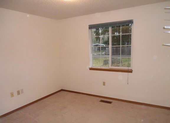 3rd image of 12418 144th St E