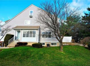 18 Roundtop Rd, Yonkers, NY 10710