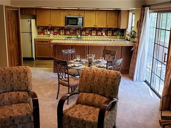 3rd image of 875 Southwood Blvd #27