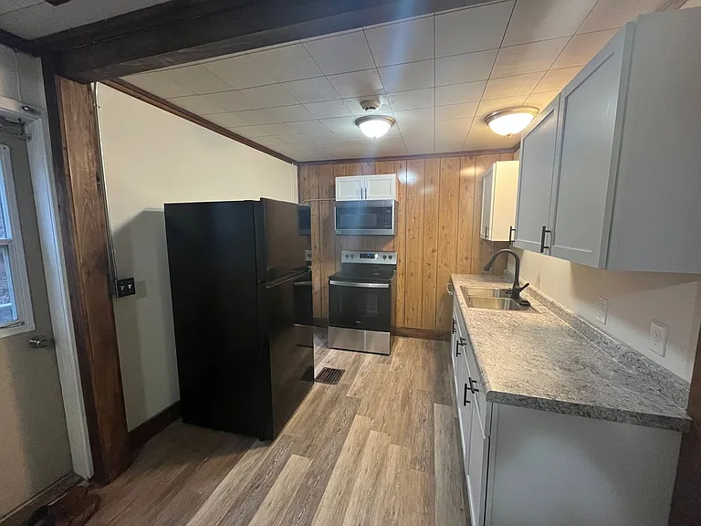 716 Washington St — Photo 3
