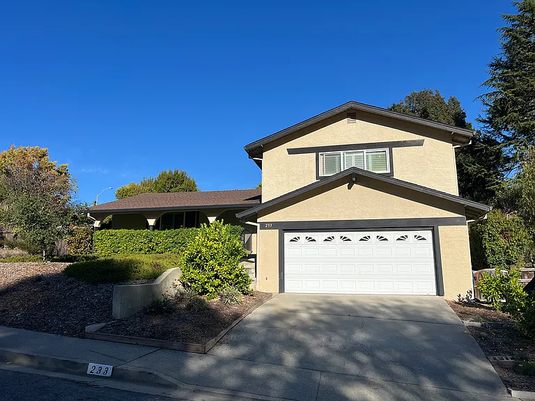 233 Calvin Pl — Photo 1