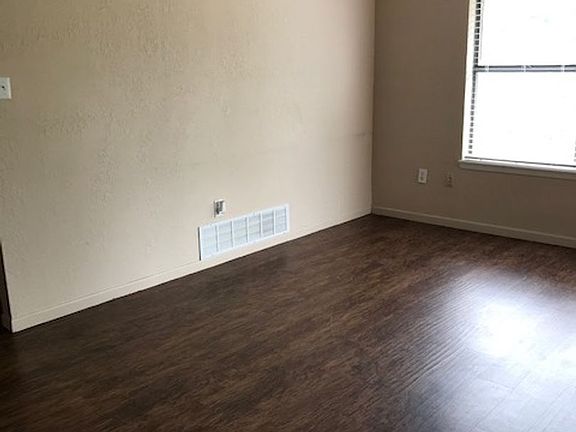3rd image of 711 Hawn Cir