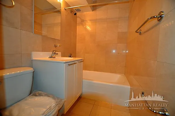 Rented by Manhattan Realty Group | media 14