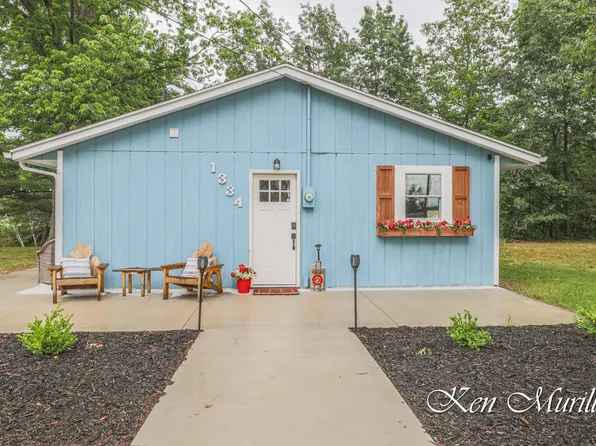 1334 N Leisure St, Mears, MI 49436