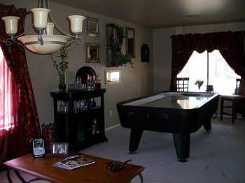 3rd image of 812 E Lovegrass Dr