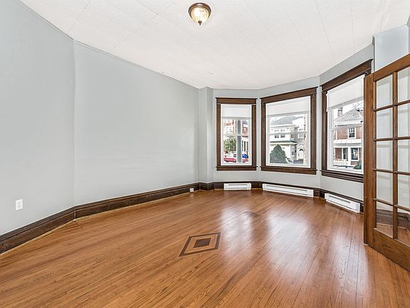 2nd image of 422 Summit Ave APT 1