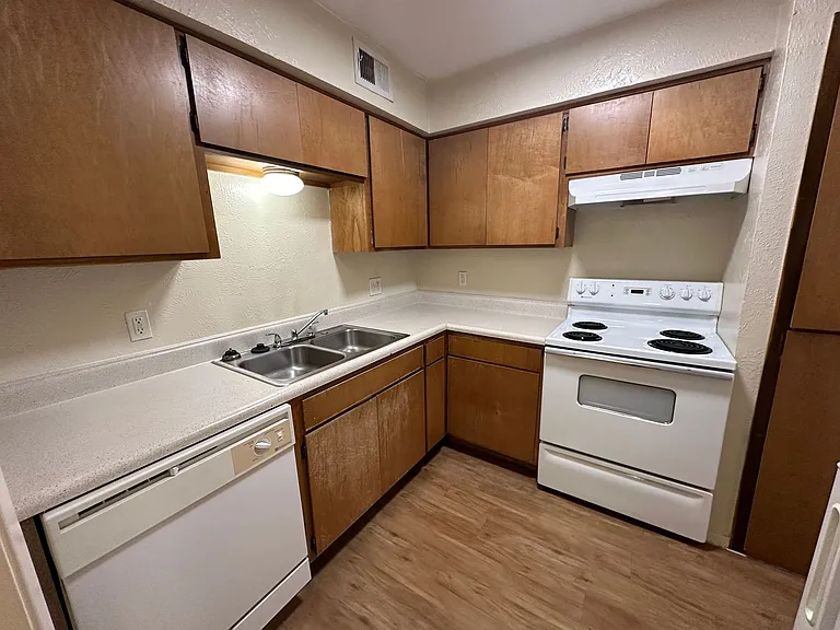 1115 N Austin St — Photo 22
