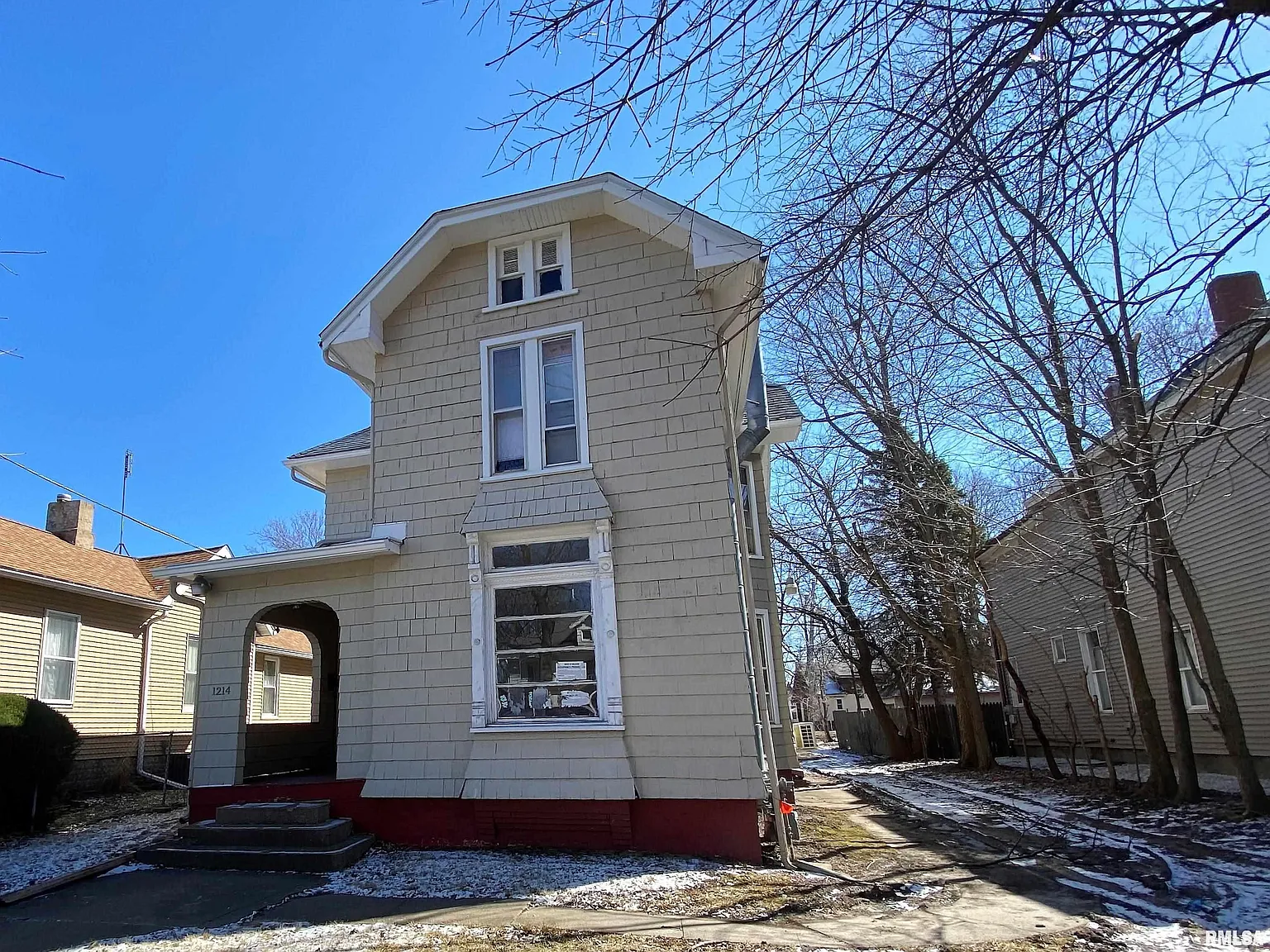 1214 N Sheridan Rd photo 1
