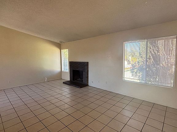 3rd image of 852 Douglas Ct