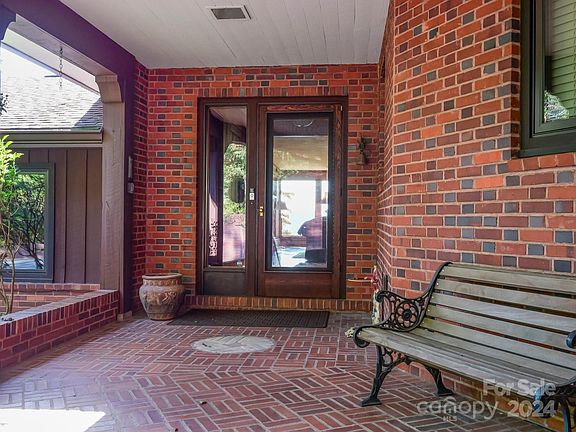 4th image of 1836 Carolina Dr