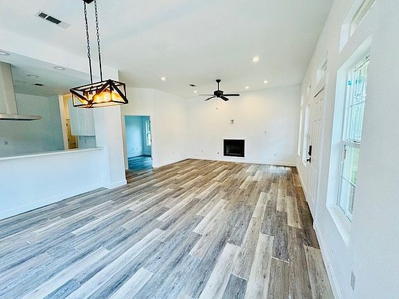 4th image of 429 N Zavalla St