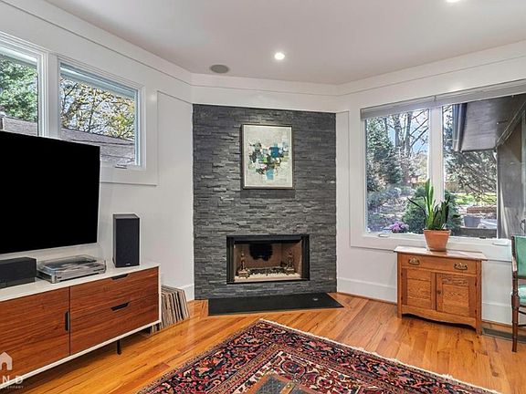 4th image of 623 Ansley St