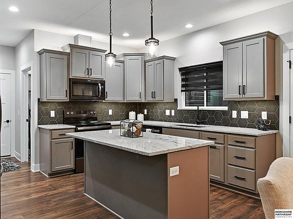 3rd image of 7211 N 50th St
