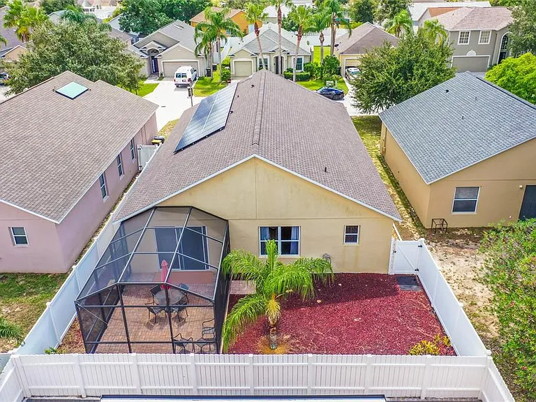 422 Graystone Blvd — Photo 34