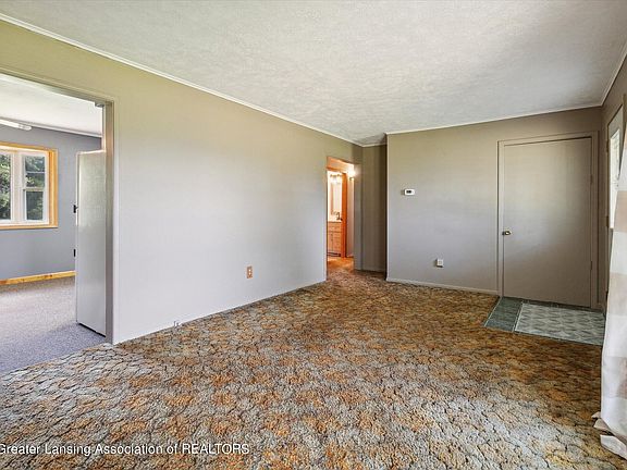 5th image of 905 S Warren Rd