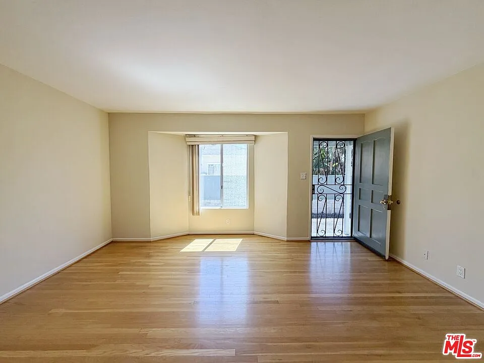 5 bed, 3.0 bath, 1890 sqft, $4,000 — Photo 4