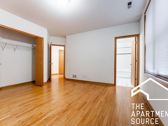 5th image of 1940 W Diversey Pkwy #3