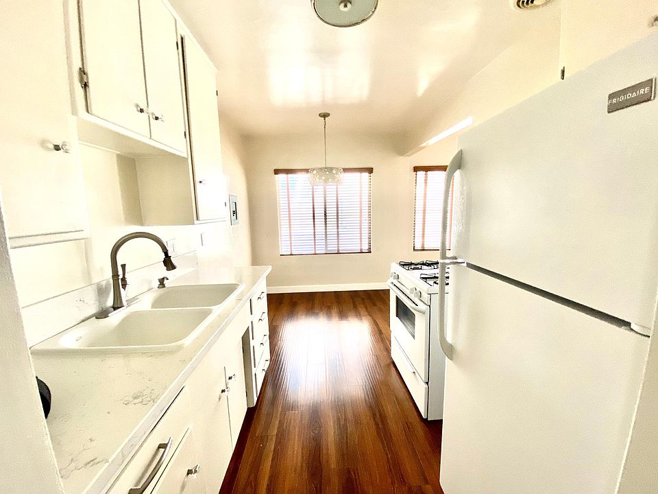 1st image of 930 N Everett St #4