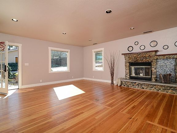 3rd image of 7873 Magnolia Ave
