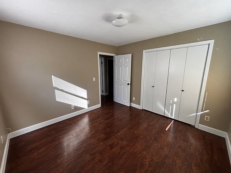204 Windsor Ln — Photo 5
