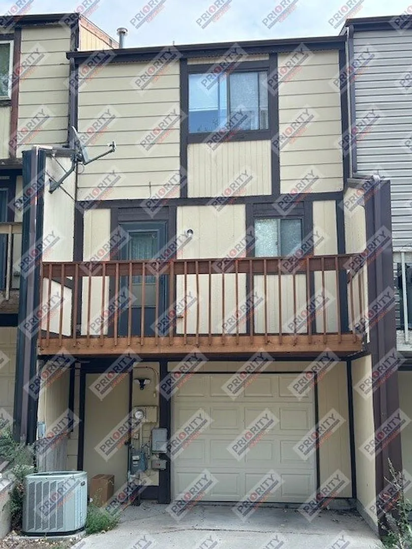 2 bedroom, 1.5 bath townhome with a 1 car garage — Photo 2