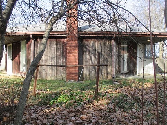 3rd image of 102 E Oak Dr