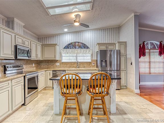 4th image of 472 NW 51st St