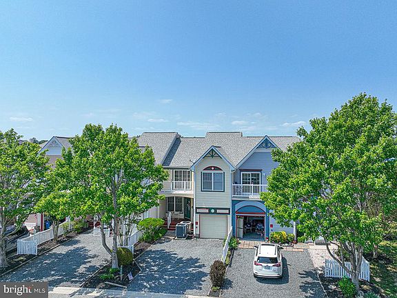 4th image of 843 Yacht Club Dr