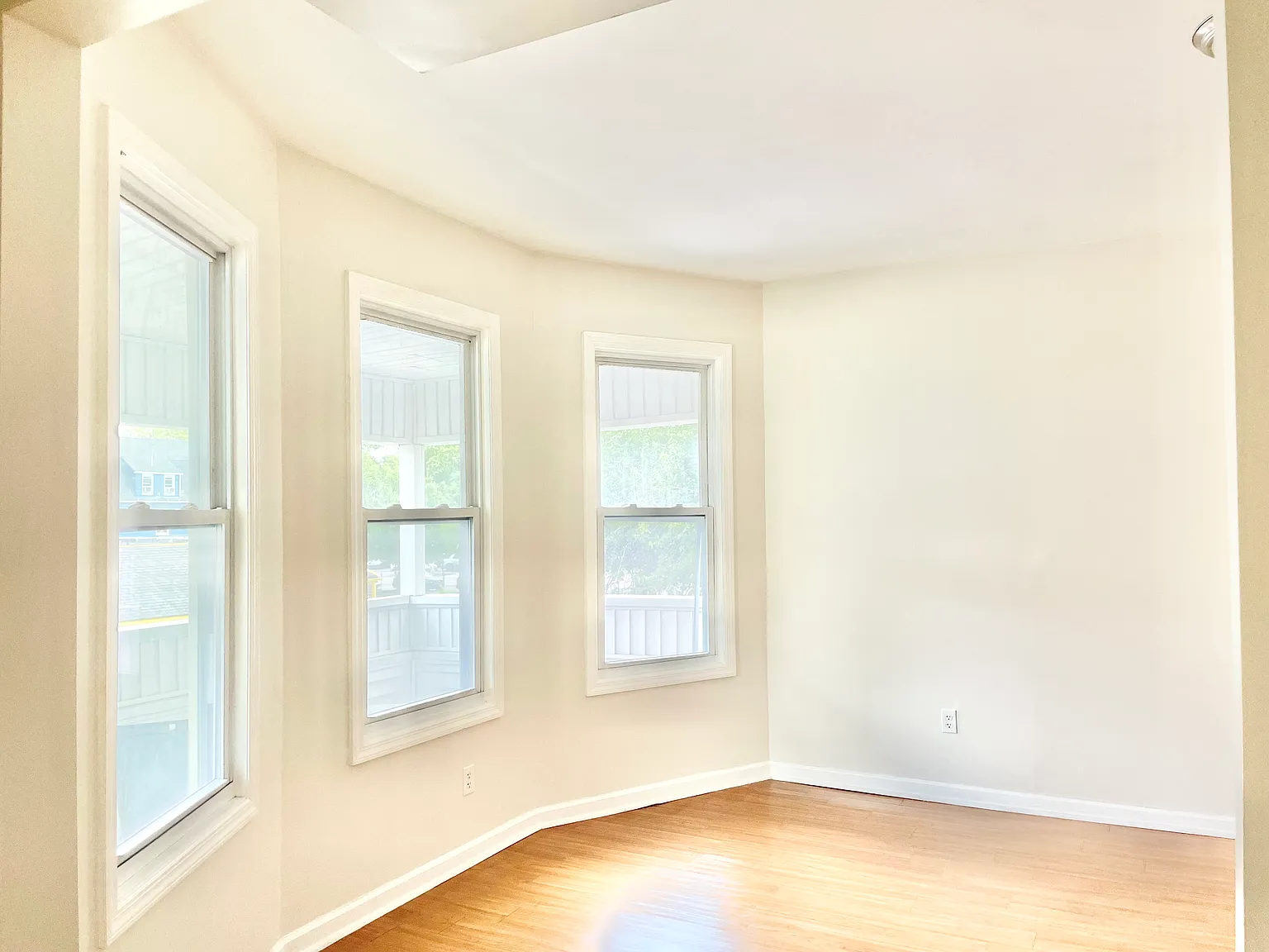 3 bed, 1100 sqft, $2,300 — Photo 2