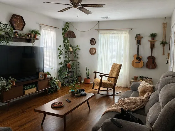 612 S 9th St, Yukon, OK 73099