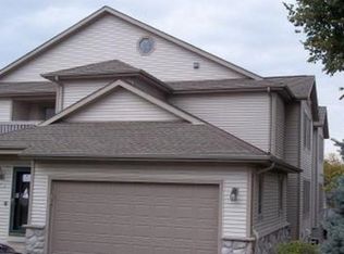 2221D Circle Rdg, Delafield, WI 53018