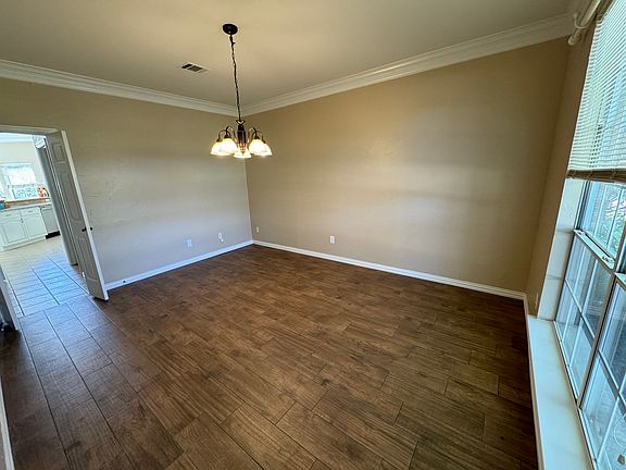 2nd image of 110 E Chapel Downs Dr