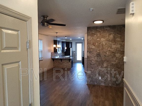3rd image of 453 Vineyard Ln