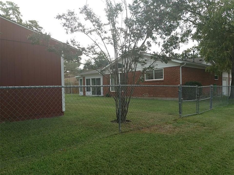 2nd image of 6074 Douglas St