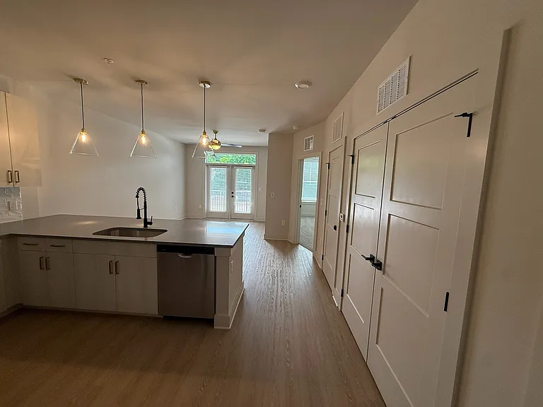 District on the Etowah Apartments — Photo 528