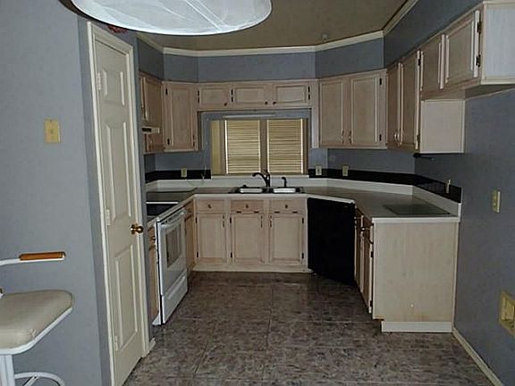 5th image of 1015 Olson Place Dr