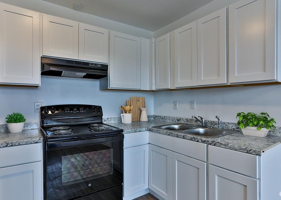 1st image of 2206 Southgate Dr #3