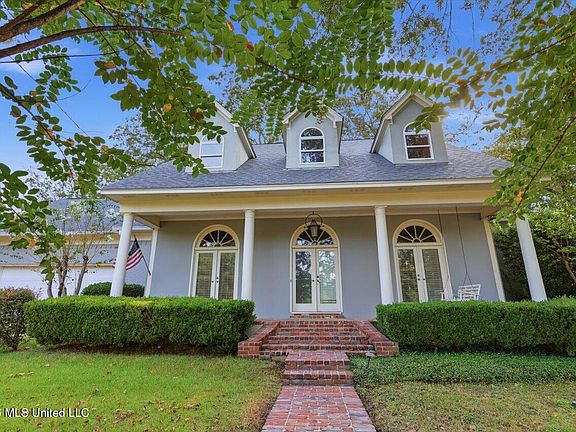 3rd image of 36 Moss Forest Cir