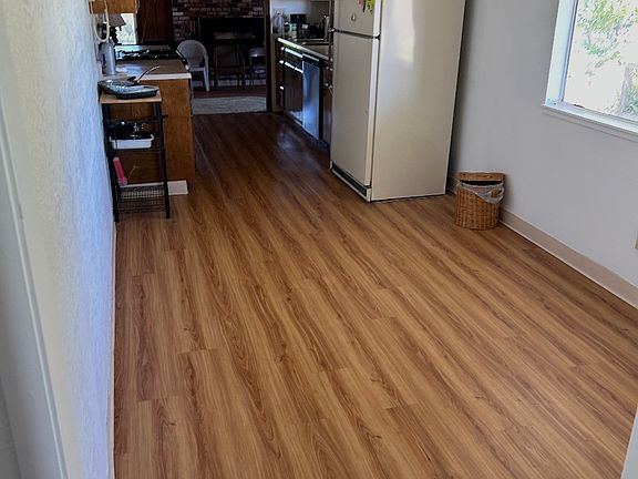Eat-in kitchen
