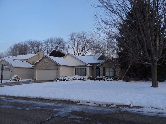 2nd image of 355 Oakwood Ln