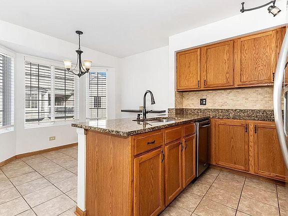 5th image of 1866 Middlebury Dr