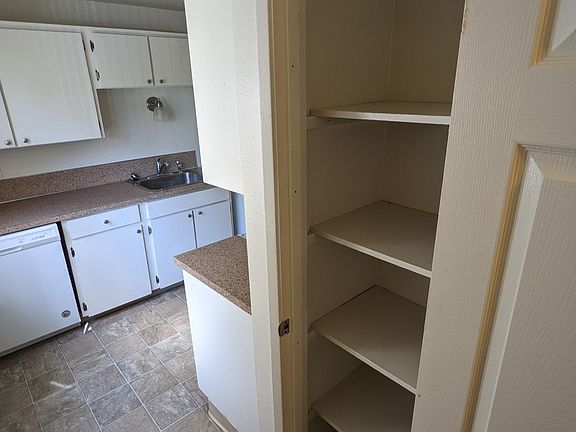 5th image of 2704 NE 86th Ave #2
