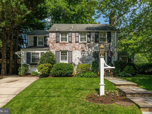 5905 Gloster Rd, Bethesda, MD 20816