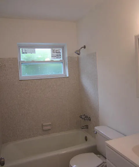313 SE 10th Ave #3 — Photo 12