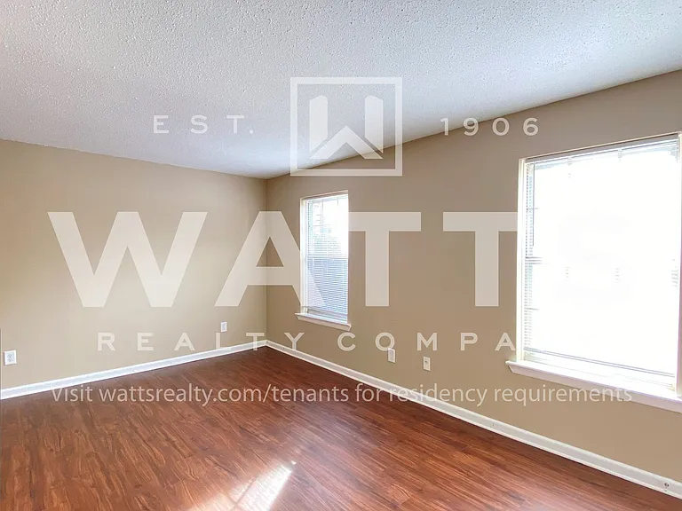 Club View Apartments — Photo 31