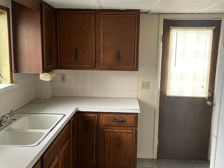 1345 Kellogg Ave — Photo 9