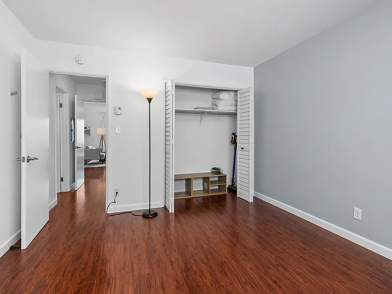 11836 Mayfield Ave #9 — Photo 18