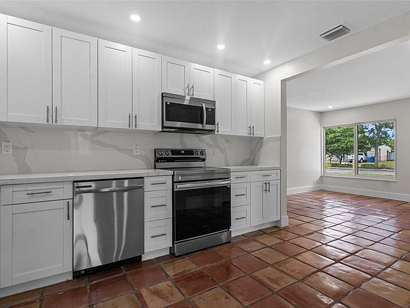 4th image of 211 NW 51st Street