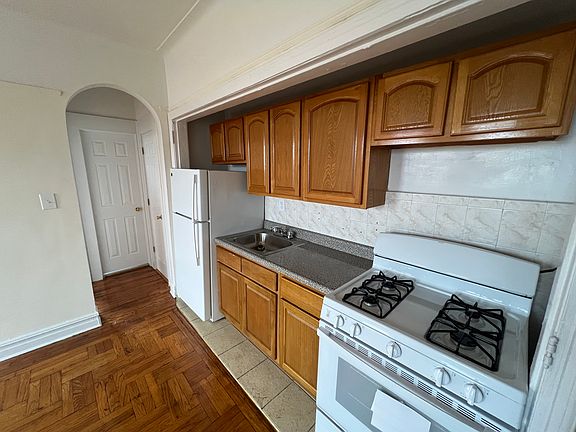 5th image of 41-12 39th Pl #D2